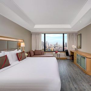 DELUXE ROOM King Bed on Food Beverages